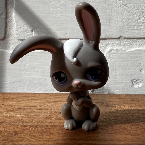 LPS Littlest Pet Shop Grey Rabbit - Picture 2 of 5